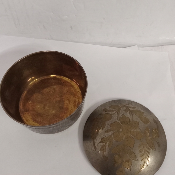 Pewter Brass Metal Trinkets Box with Botanica Floral Etchings Japan - Picture 6 of 7